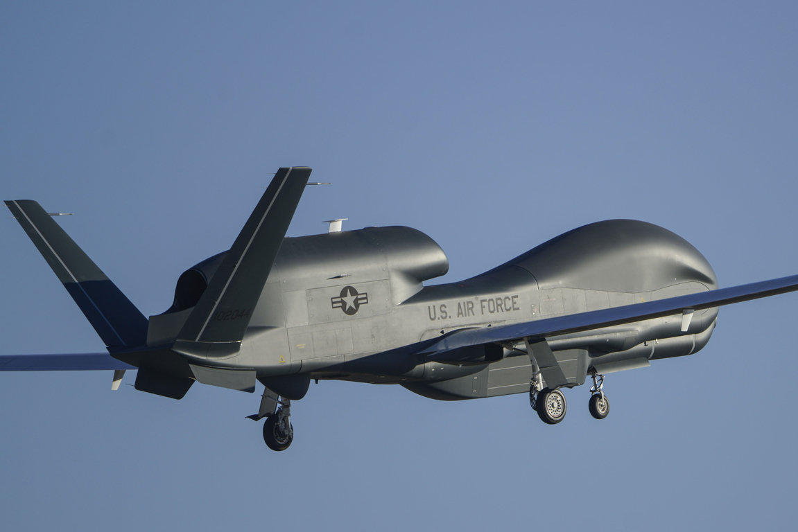 Оккупанты РФ напуганы беспилотником RQ-4 Global Hawk: США провели воздушную разведку над аннексированным Крымом и Донбассом