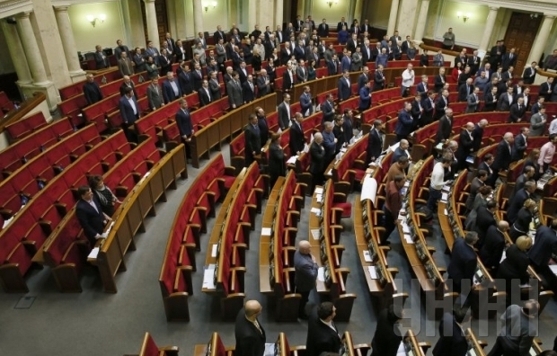 Три межфракционных депутата покинули коалицию, так как "правительство Яценюка лишь имитирует работу"