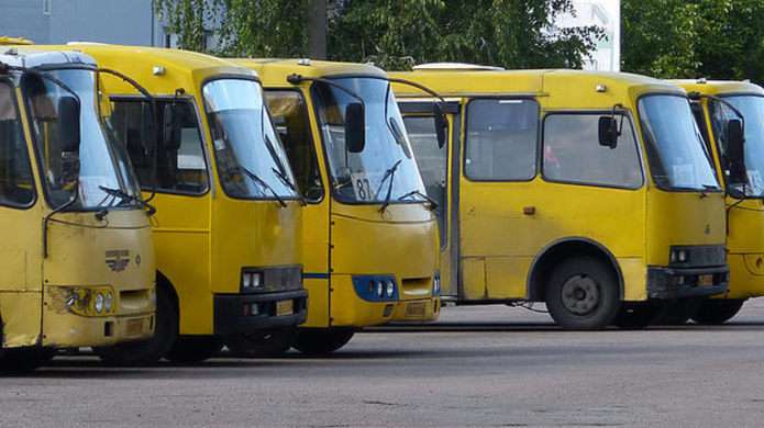 "Бойкот цене на топливо": водители по всей Украине остановили маршрутки и вышли на протест