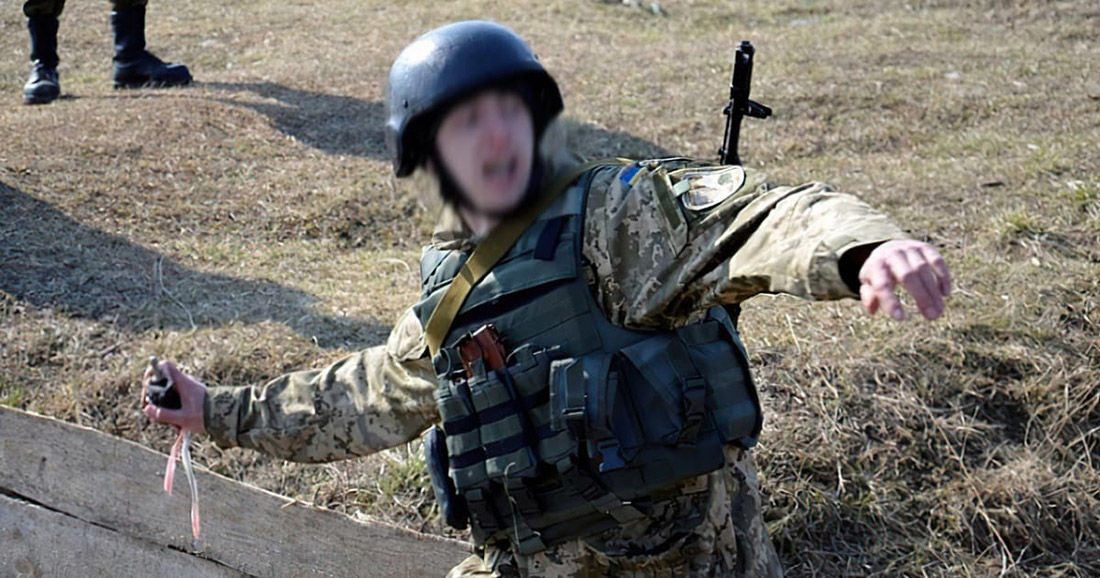 На учениях в Николаевской области военный прикрыл собой подчиненного от взрыва гранаты