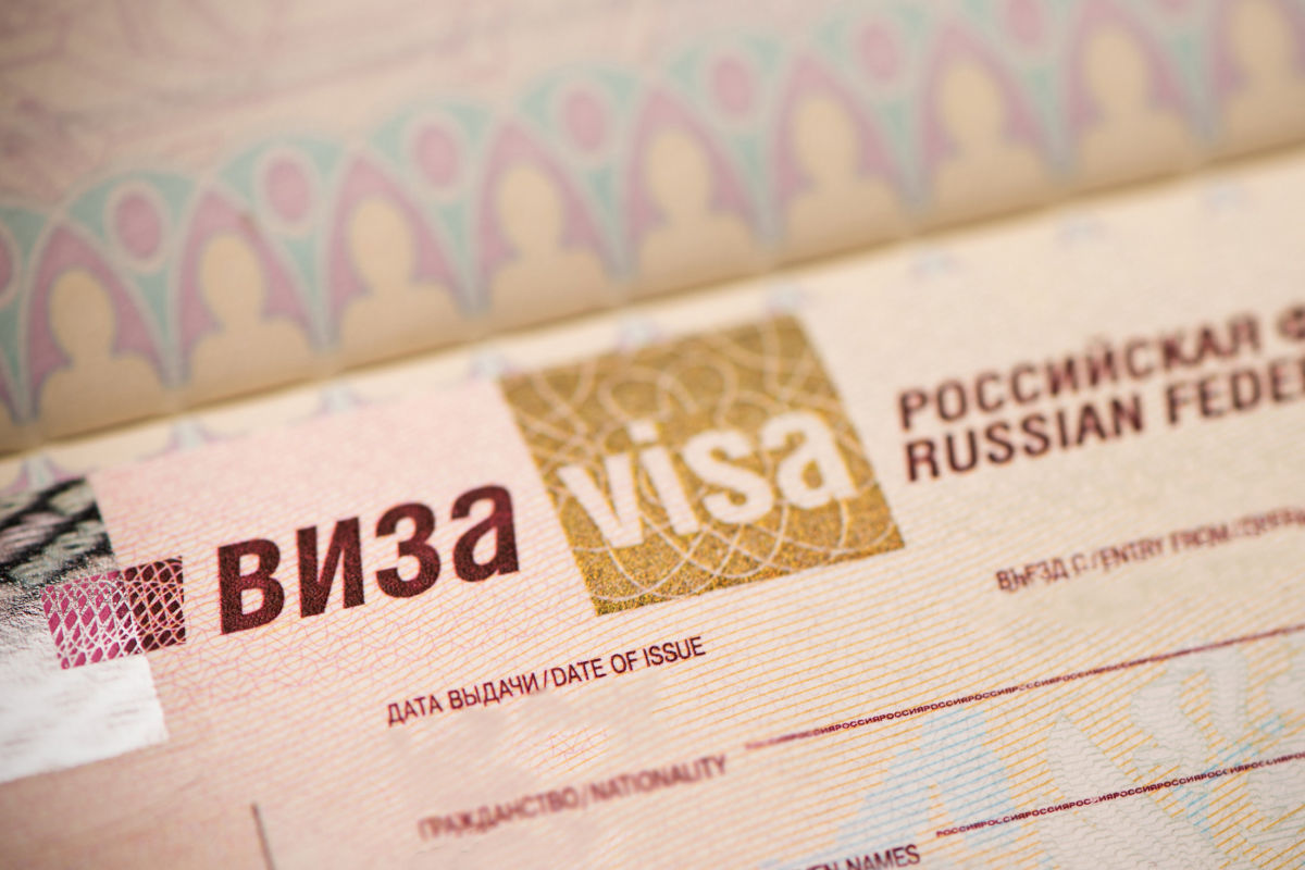 ЕС готовит болезненный удар по дипломатам и гражданам России – Bloomberg