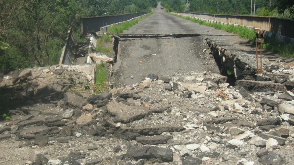 Очевидцы: по трассе Донецк-Ясиноватая взорван мост