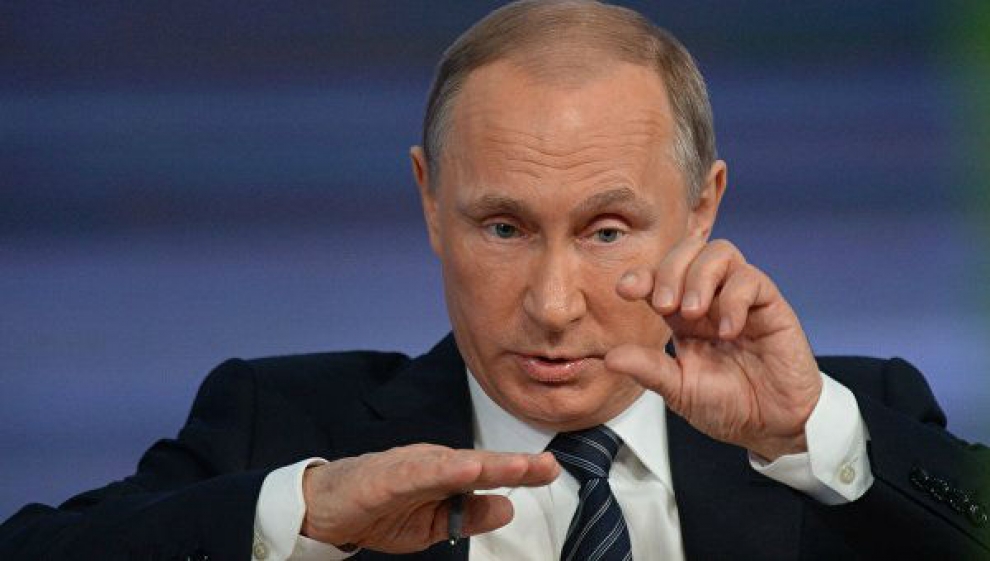 "Путин сидит на штыках с 7 мая 2012. И чем ближе спецоперация по пролонгации его власти, тем больший психоз будет наблюдаться на всех уровнях неадекватной системы", - Сотник