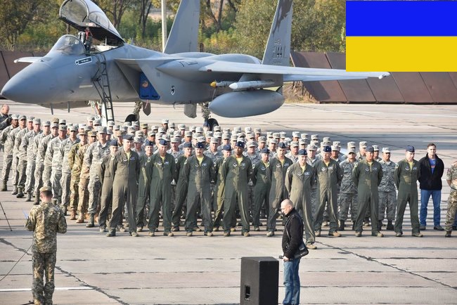 "Похоже, Путин доигрался..." - соцсети взорвало фото истребителей США на военном аэродроме в Украине