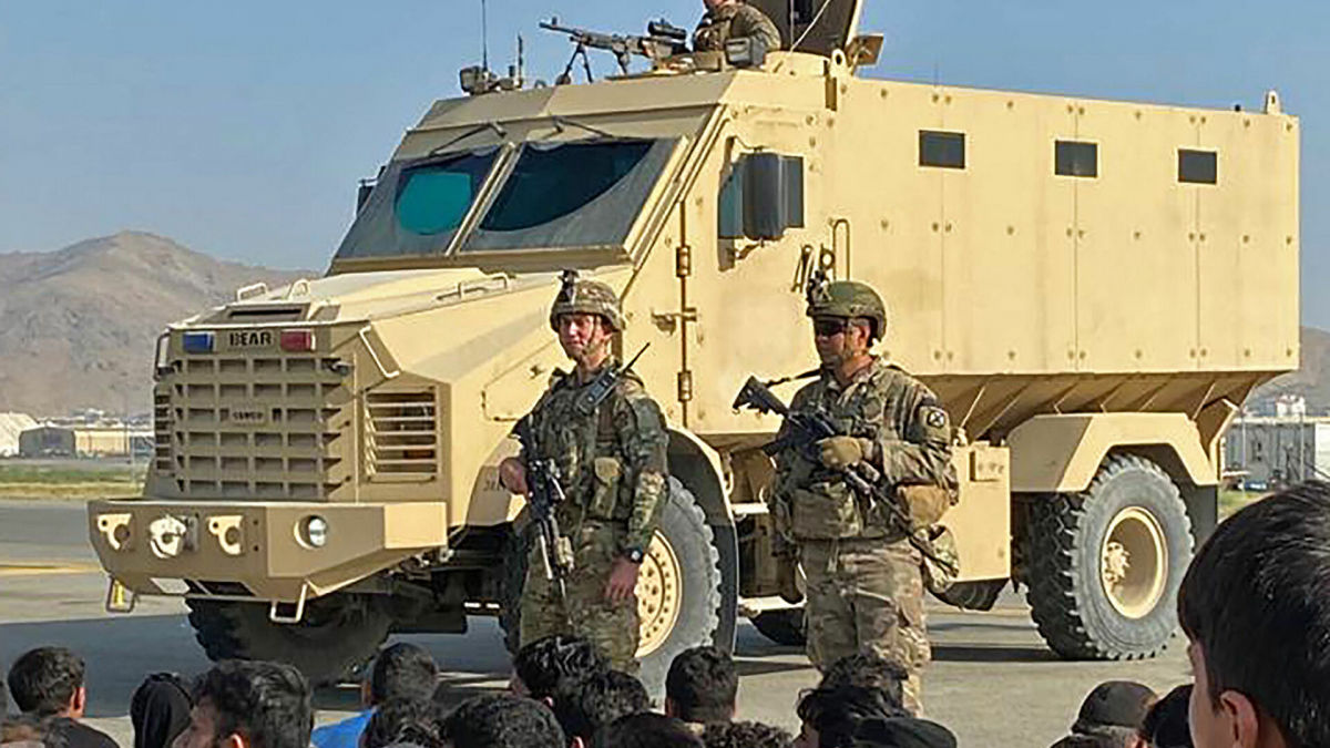 Армия США вновь открыла огонь в аэропорту Кабула