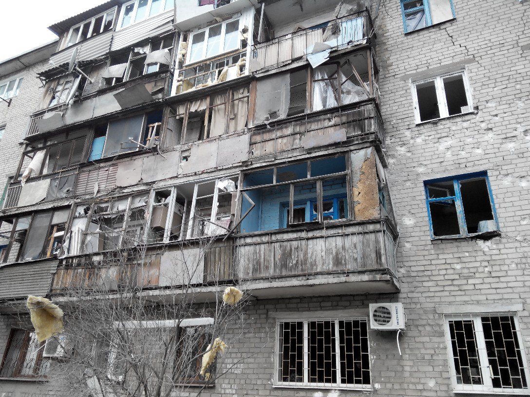 Как выглядит Ленинский район после обстрела: поваленные деревья, разбитые многоэтажки