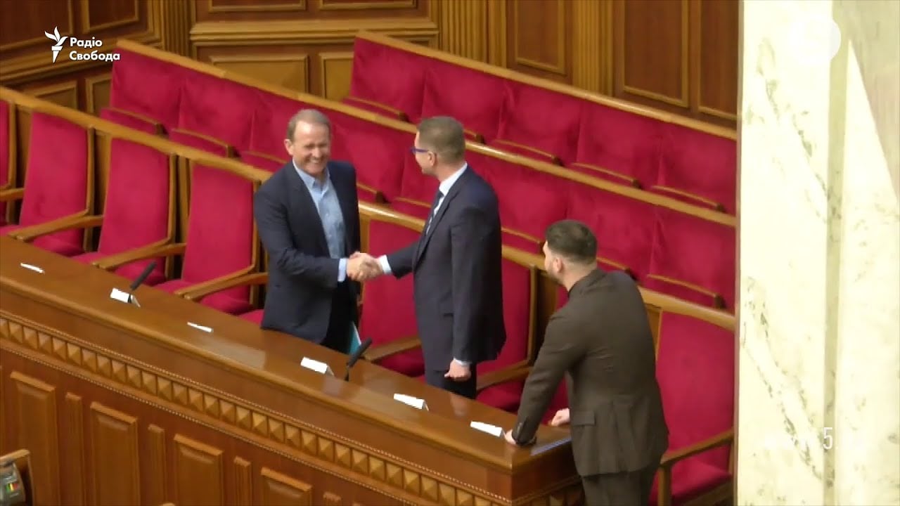 Медведчук пояснил, почему радостно пожимал руку главе СБУ Баканову в Раде