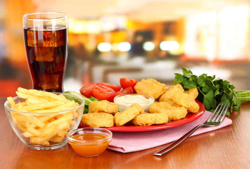 В России рекламу продуктов быстрого питания приравняют к рекламе водки