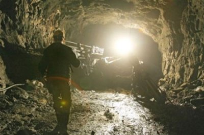 ЧП на шахтах в Донецкой области: под завалами второй день ищут жертв обвала породы