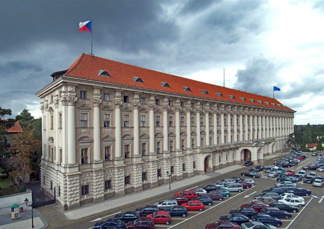 Парламентарии Чехии "прессонули" Земана насчет его высказываний о Крыме: в Сенате призвали гаранта считаться с внешней политикой Праги