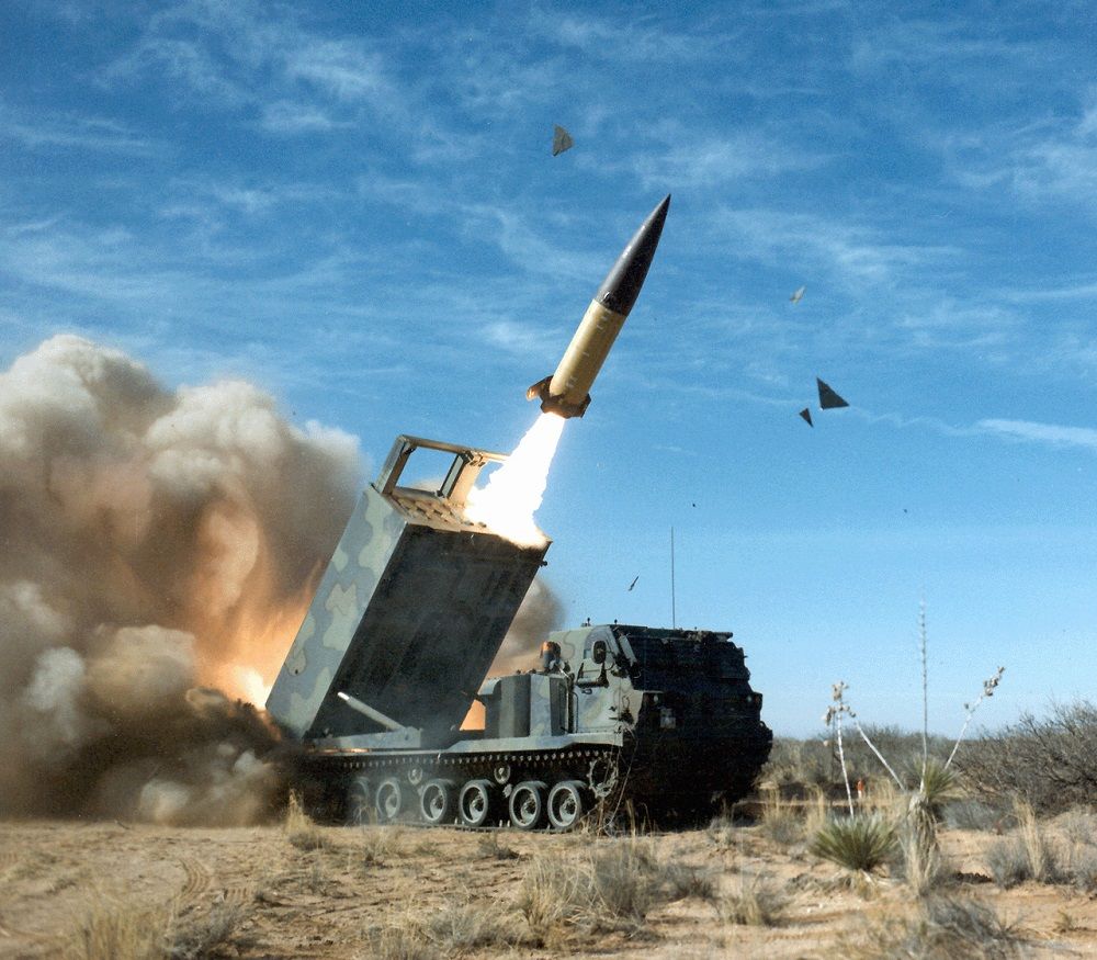 США близки к одобрению поставок Украине ракет ATACMS с радиусом поражения в 300 км - WSJ