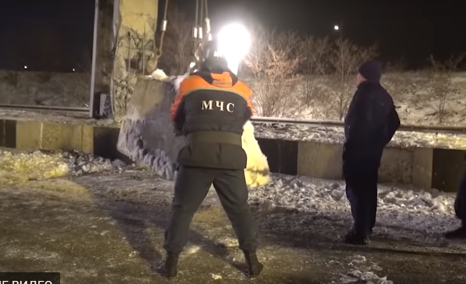В Сеть попало видео из Донецка с места подрыва моста - кадры