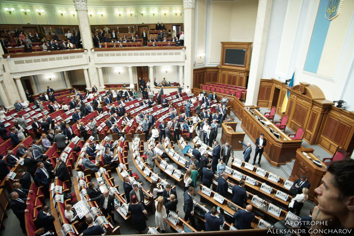 В "Слуге народа" назрели две критические проблемы