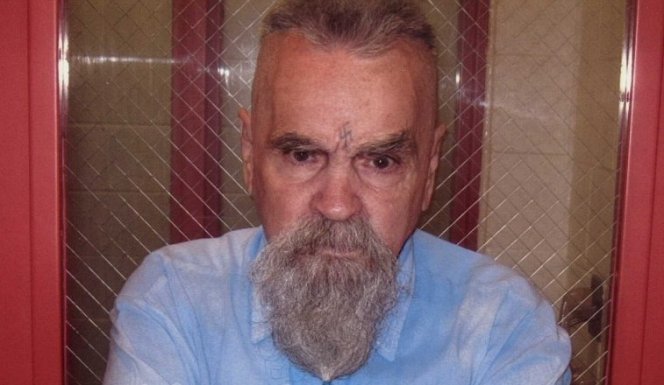 "Легенда" преступного мира США: в американской тюрьме скончался серийный кровавый убийца Чарльз Мэнсон