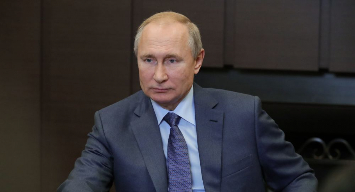 Путин, хромая, вышел со встречи с Зеленским и сделал первое заявление