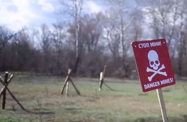 Отголоски терроризма: на Луганщине в заминированной местности подорвались двое любителей грибов, военные спасали пострадавших