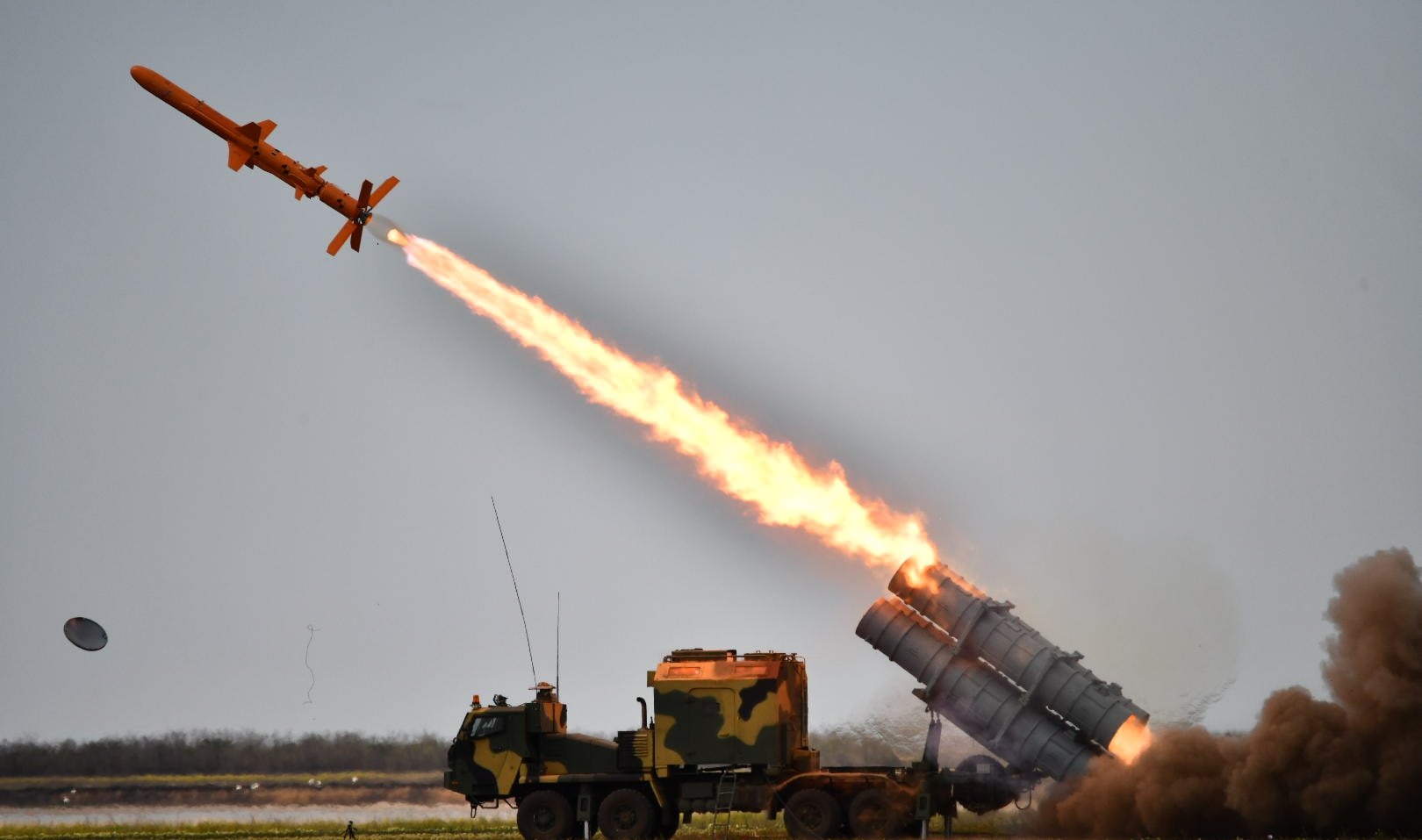 Новые испытания ракетного комплекса "Нептун" под Одессой: захватывающие кадры мощи оружия