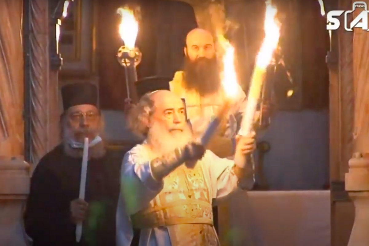 ​Благодатный огонь сошел в Иерусалиме - фото и видео, как это было
