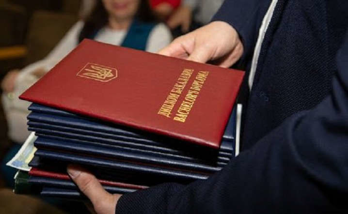 В Украине отменили красные дипломы