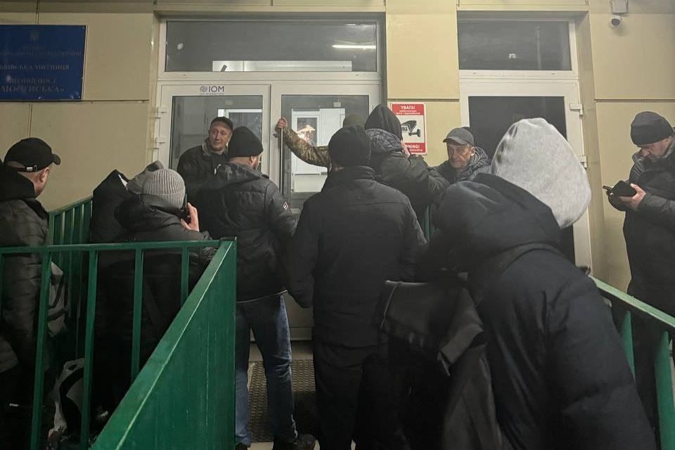​Мужчинам Украины стало труднее выехать за границу: в Сети сообщают об усилении контроля