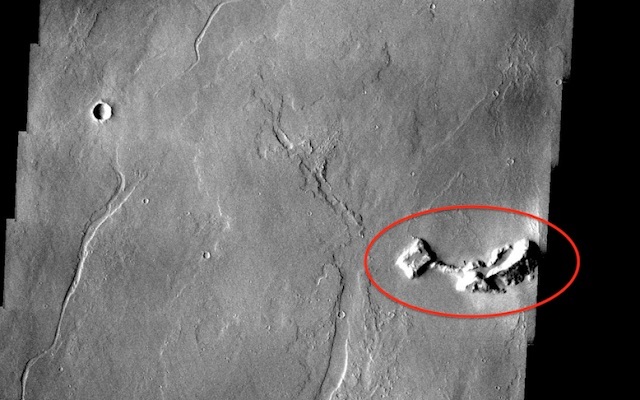 Сенсационная находка на Марсе: уфолог Скотт Уоринг заявил о загадочных сооружениях на фото NASA - видео