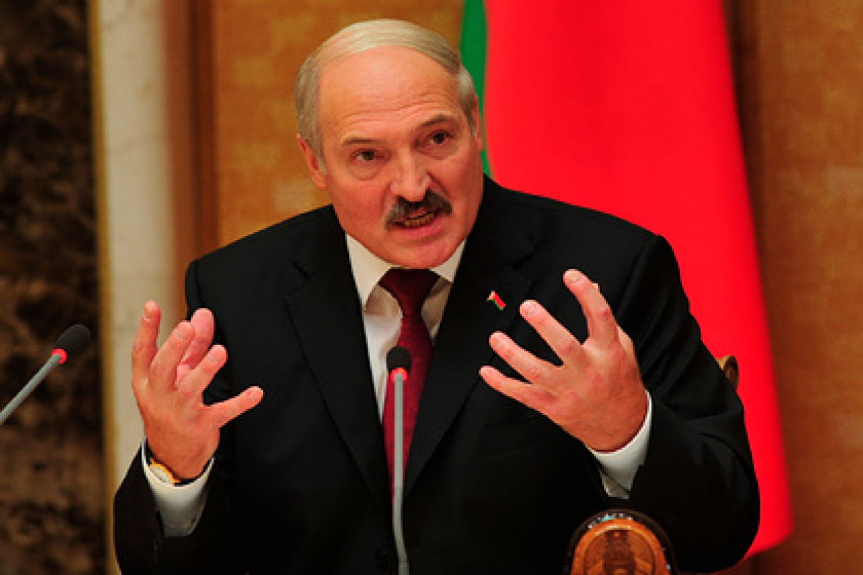Лукашенко приказал усилить обороноспобность: "Должны сами производить припасы и оружие"