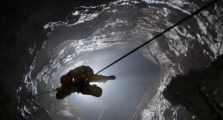 Спелеологи установили новый рекорд, спустившись в самую глубокую пещеру Земли, – кадры 