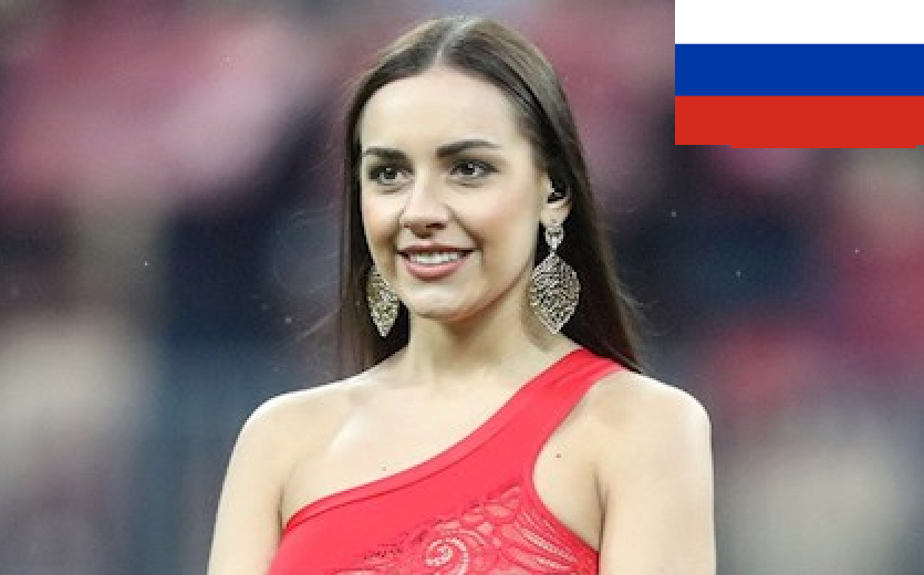 В России разразился пикантный скандал: перед матчем сборной РФ по футболу гимн пела певица с полуобнаженной грудью, - фото возмутило соцсети