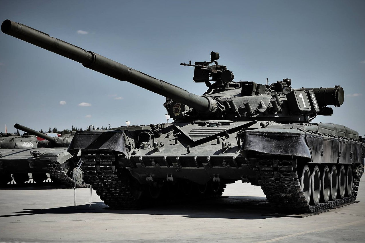 ”Їх тут тисячі”, – стоянку з танками “Т-80” ЗС РФ виявлено під Воронежем, до Харкова 300 км