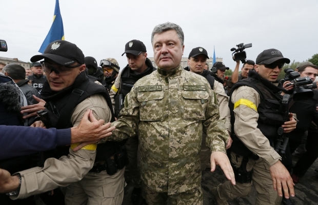 ​Президент Украины прибыл в Славянск на кортеже из 13 автомобилей
