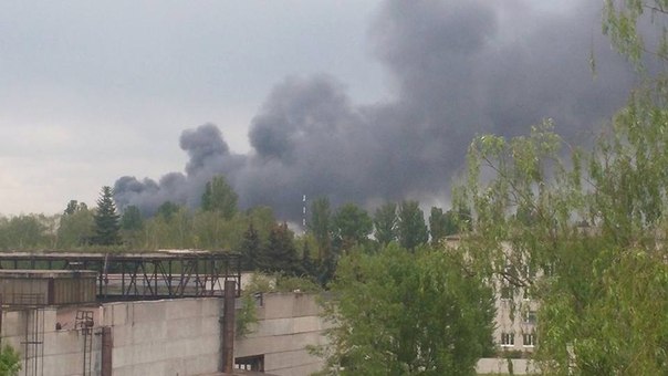 В Броварах несколько часов не могут погасить мощный пожар на складских помещениях крупнейшего поставщика красок в Украине