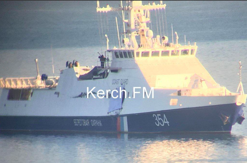 ​Нос и борт буквально "в хлам": появились кадры российского корабля, блокировавшего "Яни Капу"