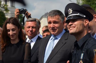 Аваков набирает новую полицию в Славянске и Краматорске