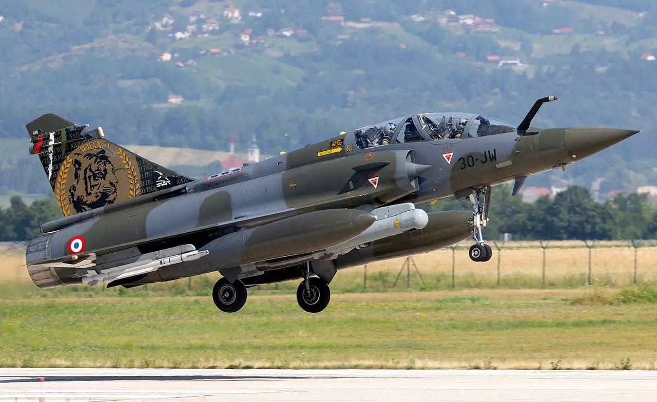 Истребители Mirage 2000 и рекордный объем авиабомб: в Украину идет мощная помощь из Франции 