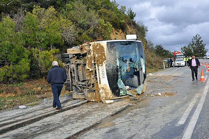 Автобус с российскими туристами разбился в Турции: женщина погибла, еще 14 человек госпитализировали