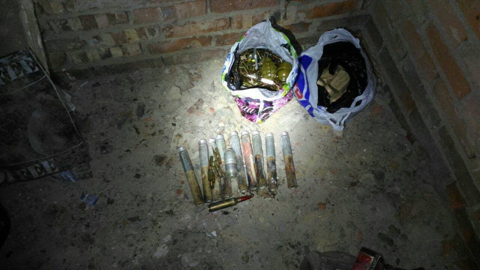 Два тайника с боеприпасами и оружием обнаружила СБУ на Донбассе: гранаты, патроны, мины и взрывчатка были надежно спрятаны в Славянске и Гнутово