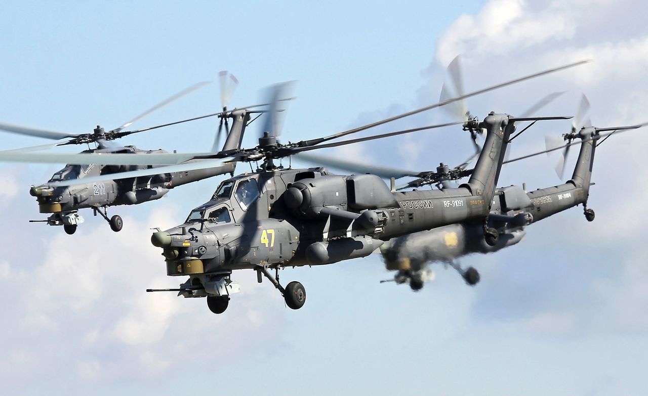 Оккупанты нагнетают обстановку: на админграницу с Крымом Россия стягивает военную технику и  вертолеты