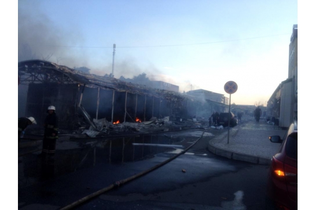 ​Очевидец: горят склады на Партизанском проспекте в Донецке