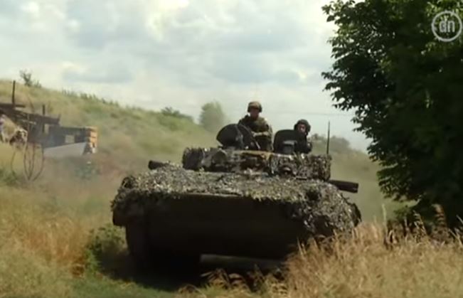 Новые кадры из Станицы Луганской: как проходит отвод вооружения в одной из самых горячих точек Донбасса