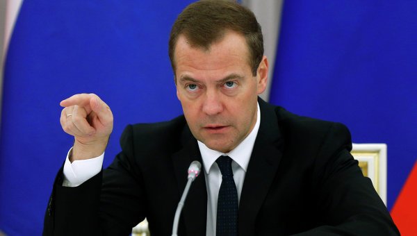 Медведев призвал Путина "уволиться": соцсети "взорвал" неуклюжий комментарий премьер-министра России