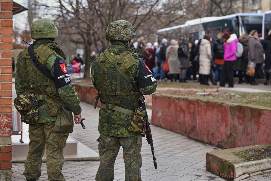 Мобилизация в ОРДЛО: в Луганске мужчин отлавливают на улицах, силой отправляя в военкоматы, – СМИ