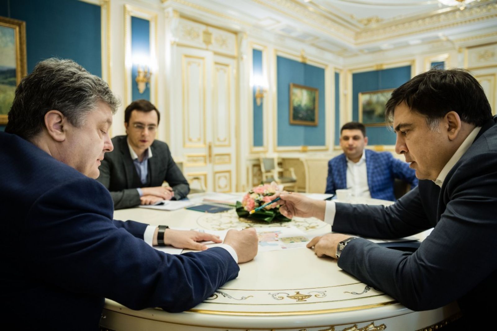 "Есть госответственность", - Порошенко раскритиковал Офис президента накануне назначения Саакашвили 