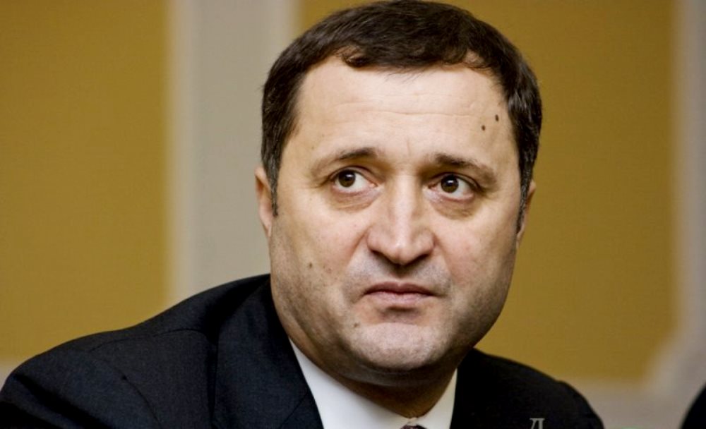 В Кишиневе зачитывают приговор бывшему премьеру Филату: экс-политик получил 17 лет тюрьмы за коррупцию