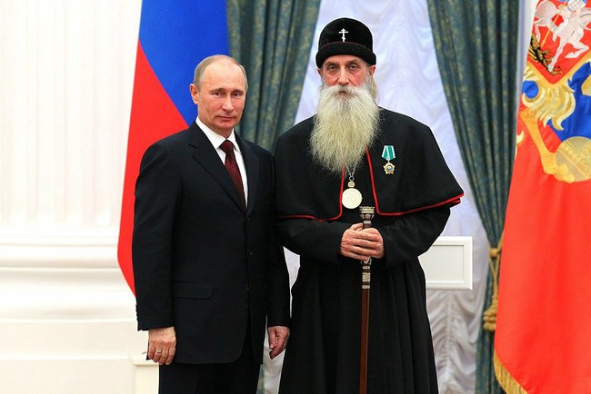 Российский поп Корнилий из Старообрядческой церкви в экстазе изощренного подхалимажа выдал, что народу нужно "духовное импортозамещение"