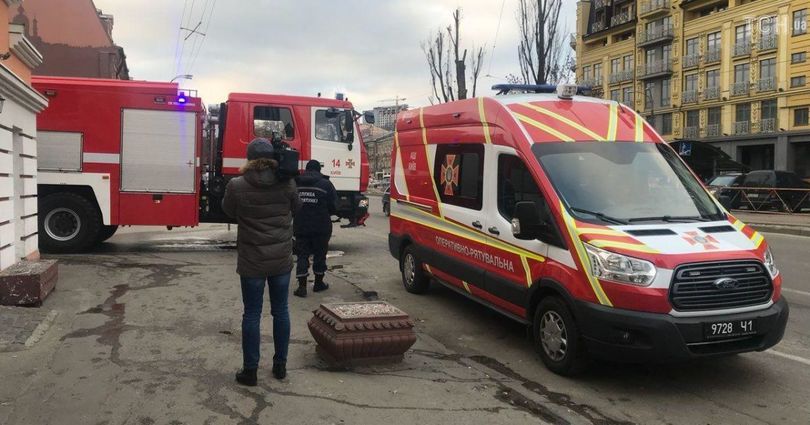 Горит здание Минфина в Киеве - людей экстренно эвакуируют из мощного огня и сильного задымления: детали и кадры