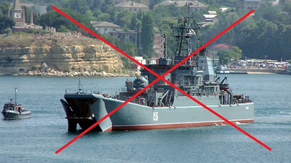 Удар ВСУ в Севастополе: крылатыми ракетами подбиты два десантных корабля "Ямал" и "Азов" - СМИ