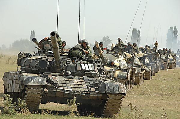 Угроза наступления: Бутусов рассказал, зачем Россия стягивает войска и танки к границам Украины