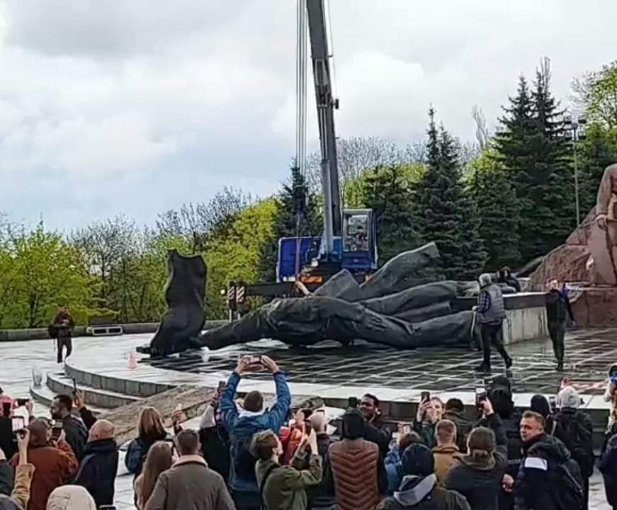 Памятник "Дружбы народов" демонтирован - в мэрии Киева отчитались о завершении работ