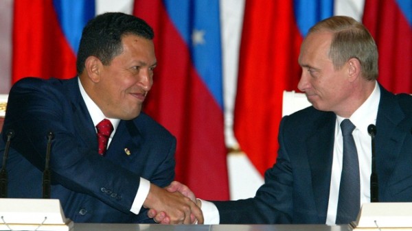 СМИ: Чавес рассчитывал на оружие от Путина в войне с Америкой