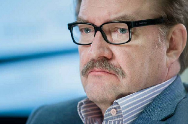 Евгений Киселев: А Крым — его придется возвращать. Как пришлось вернуть независимость Латвии, Литве и Эстонии через 50 с лишним лет после того, как СССР совершил акт аннексии трех балтийских государств. Это будет тяжело, болезненно, но неизбежно